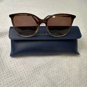 Draper James DJ7034 Brown Gradient Sunglasses Excellent pre-owned with Case